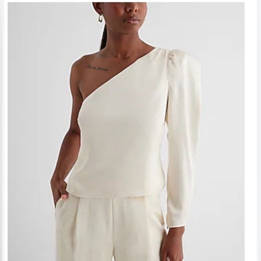 NWT Express One Shoulder Long Sleeve Top Size Small